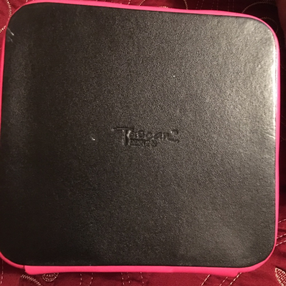 Tuscan Hot Pink portable jewelry box - Picture 3 of 3